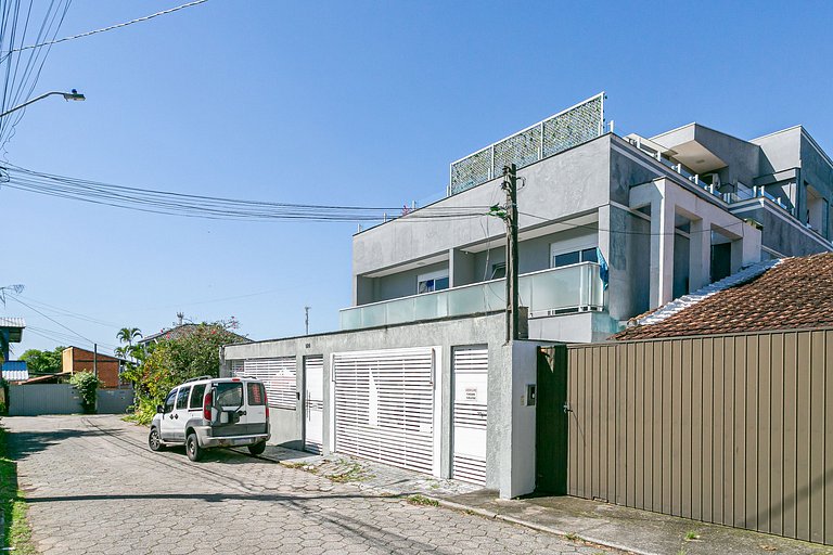 Close to the beach, do everything on foot