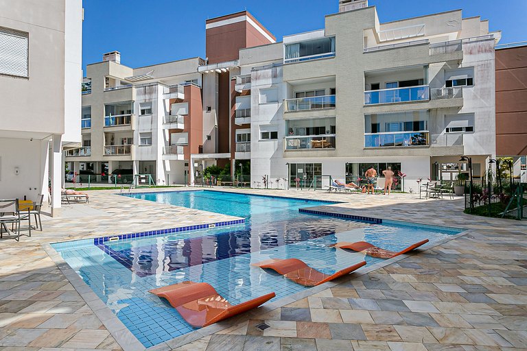 10 minutos a pie de la playa | Condominio completo
