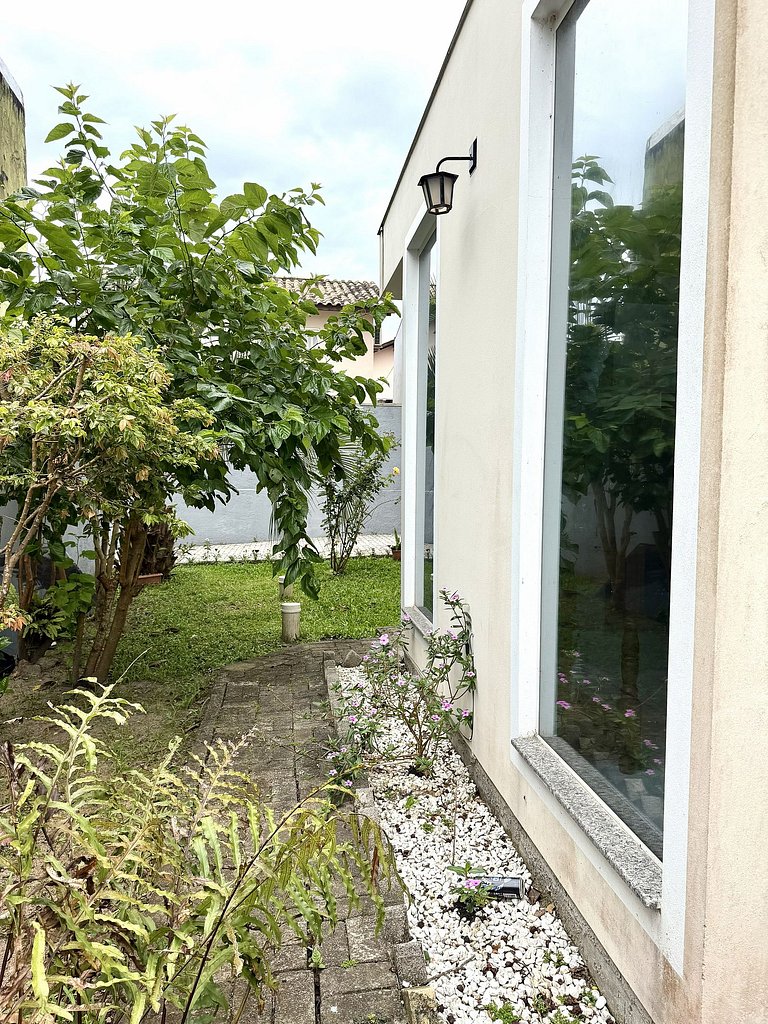 Casão no Campeche Com Piscina e Perto da Praia