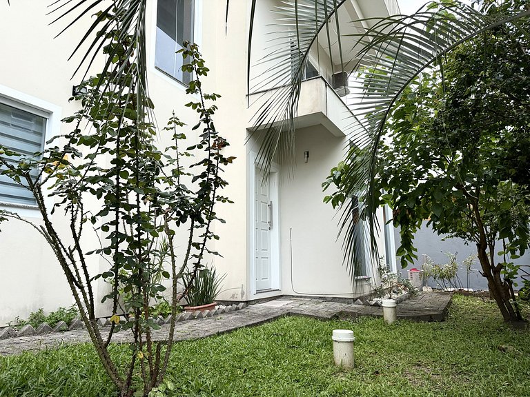 Casão no Campeche Com Piscina e Perto da Praia
