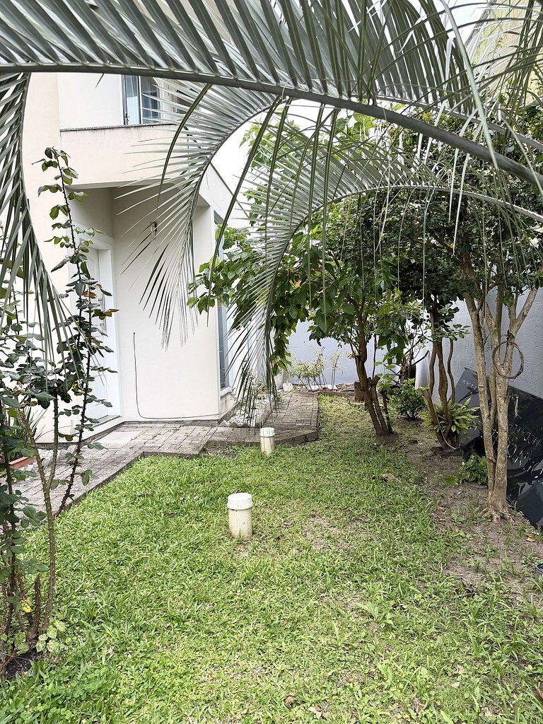 Casão no Campeche Com Piscina e Perto da Praia
