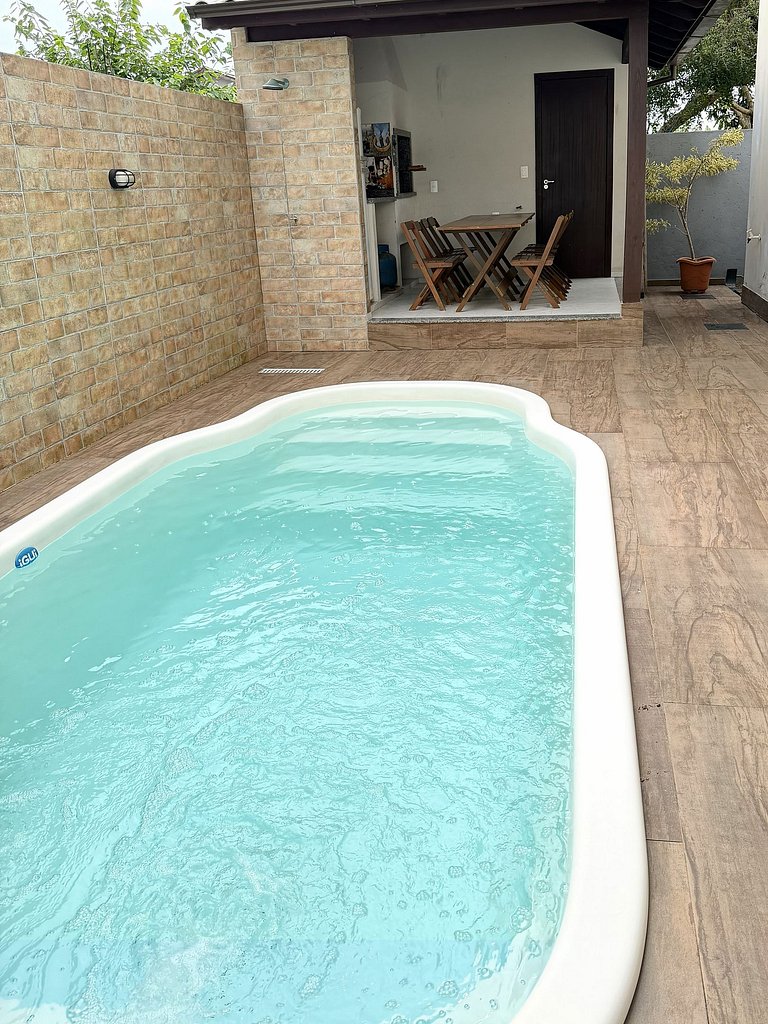 Casão no Campeche Com Piscina e Perto da Praia