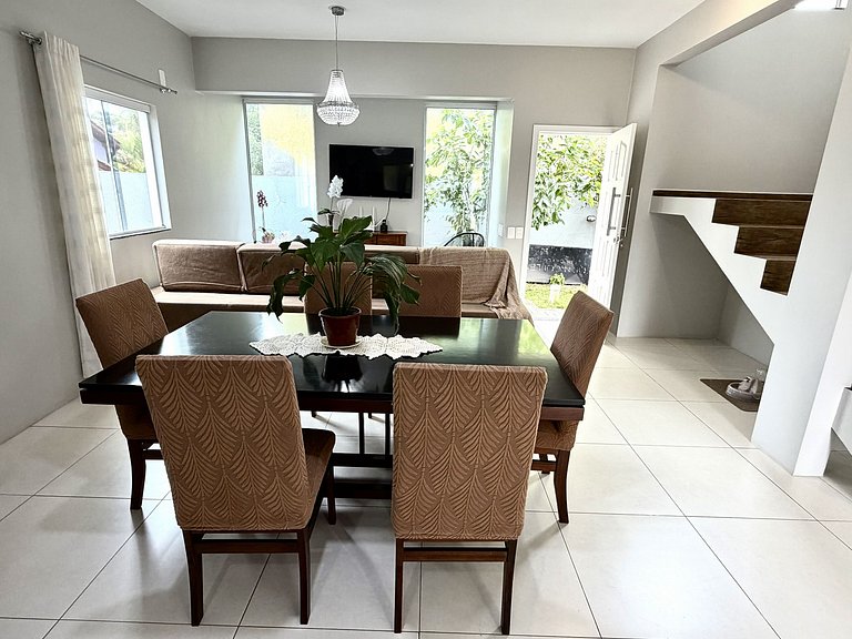 Casão no Campeche Com Piscina e Perto da Praia