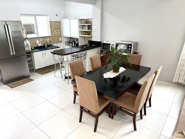 Casão no Campeche Com Piscina e Perto da Praia