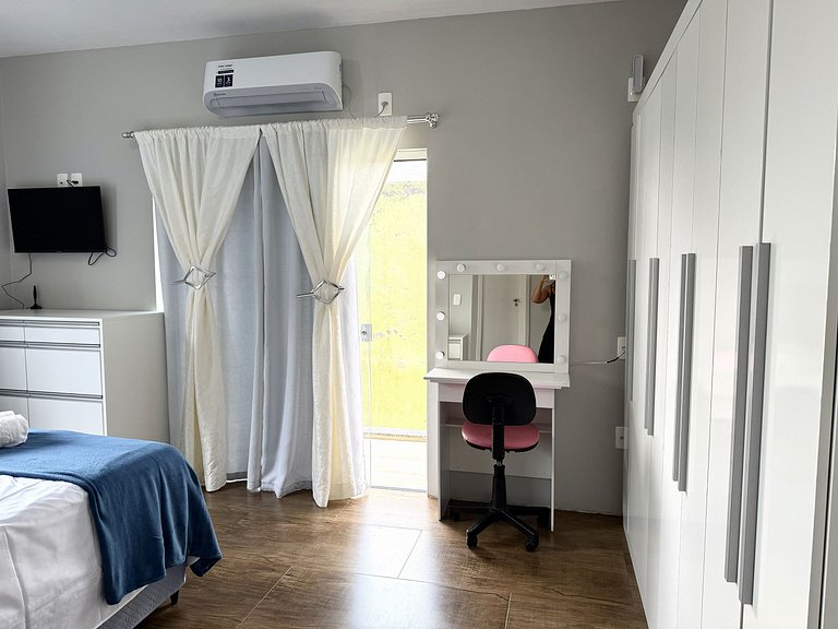 Casão no Campeche Com Piscina e Perto da Praia