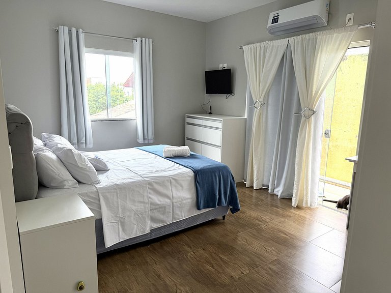 Casão no Campeche Com Piscina e Perto da Praia