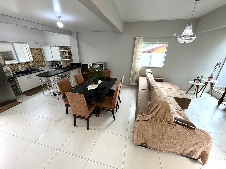 Casão no Campeche Com Piscina e Perto da Praia