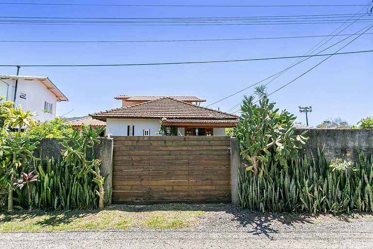 Casa Aconchegante no Campeche com Jardim