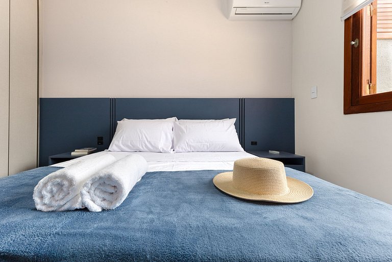 Beachfront house: pool, barbecue, jacuzzi, and more