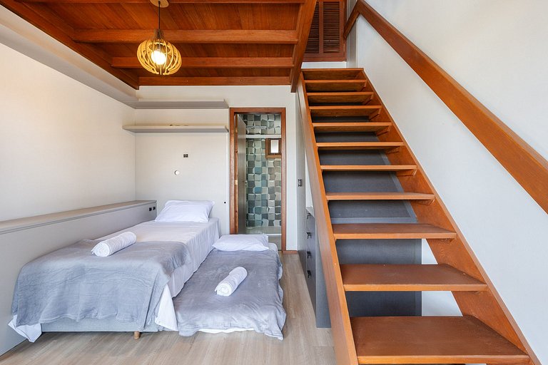 Beachfront house: pool, BBQ, jacuzzi & more