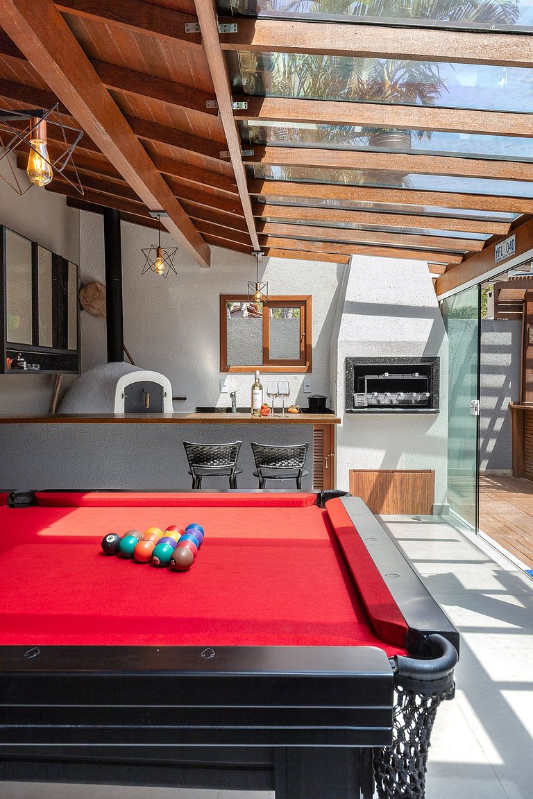 Beachfront house: pool, barbecue, jacuzzi, and more