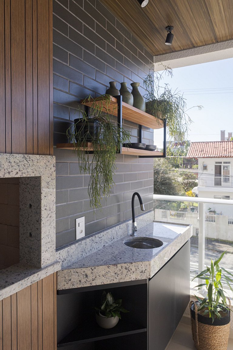 Pé na Areia com Luxo Piscina e Churrasqueira