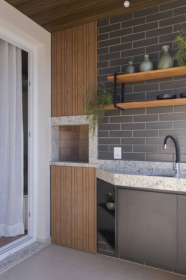 Pé na Areia com Luxo Piscina e Churrasqueira