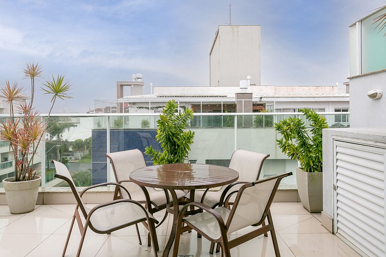 Cerca del mar: alto nivel con piscina