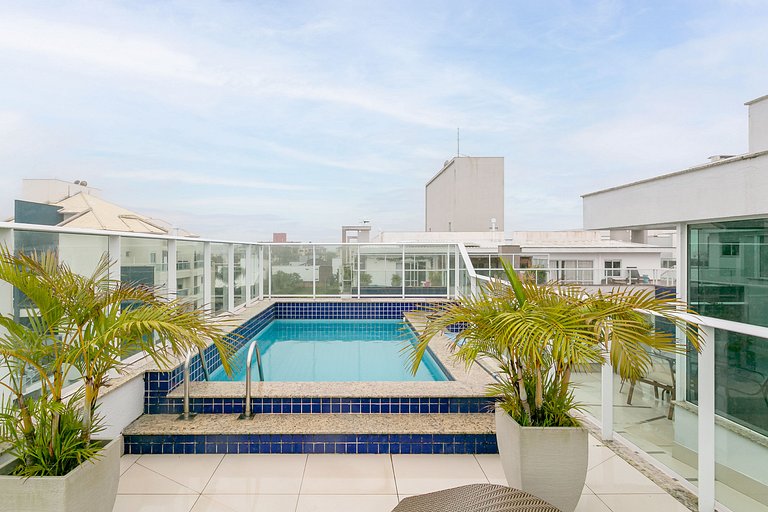 Nahe Meer: gehobener Standard mit Pool