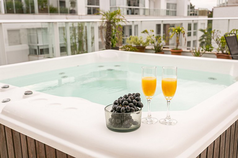 Cobertura com Jacuzzi a passos do mar no Campeche