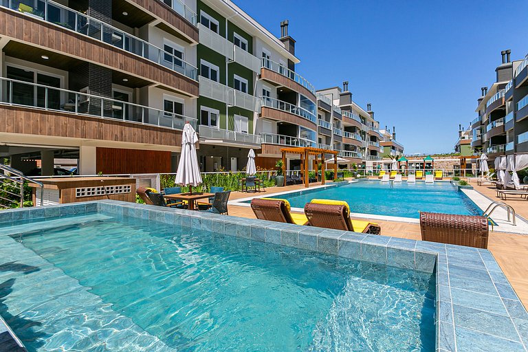 Pé na Areia com Luxo Piscina e Churrasqueira