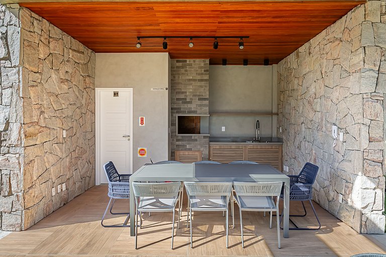 Pé na Areia com Luxo Piscina e Churrasqueira