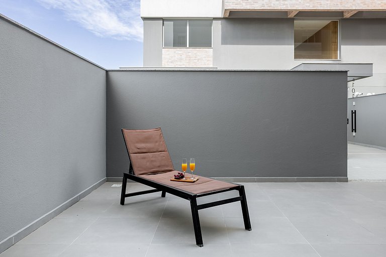 Pool and High Standard: very close to the beaches