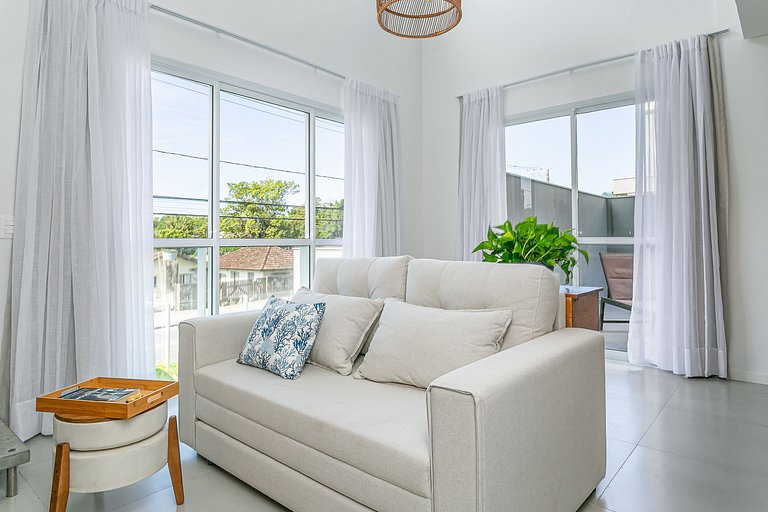 Pool and High Standard: very close to the beaches