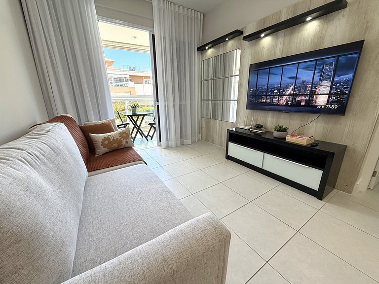 Feet in the Sand: private access to the beach!