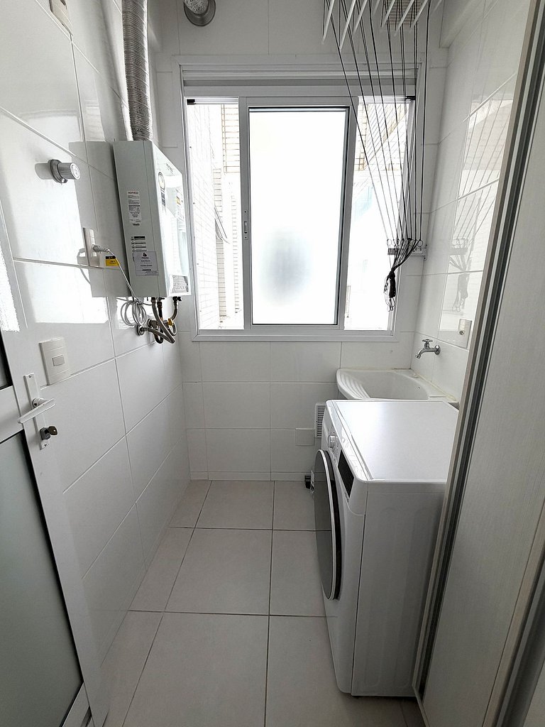 Feet in the Sand: private access to the beach!