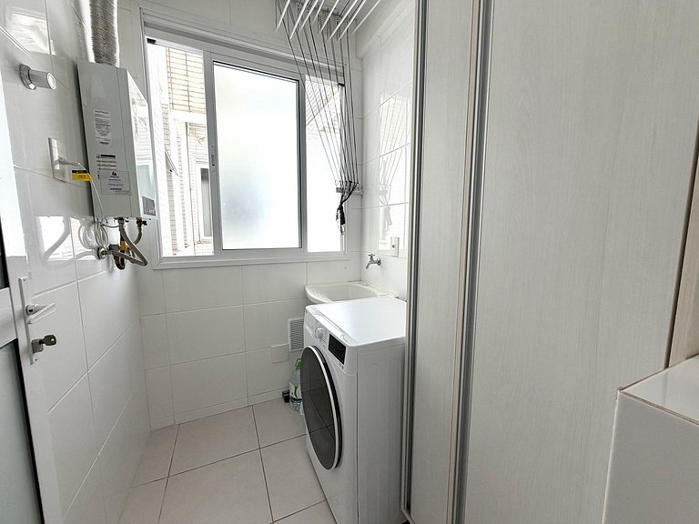 Feet in the Sand: private access to the beach!