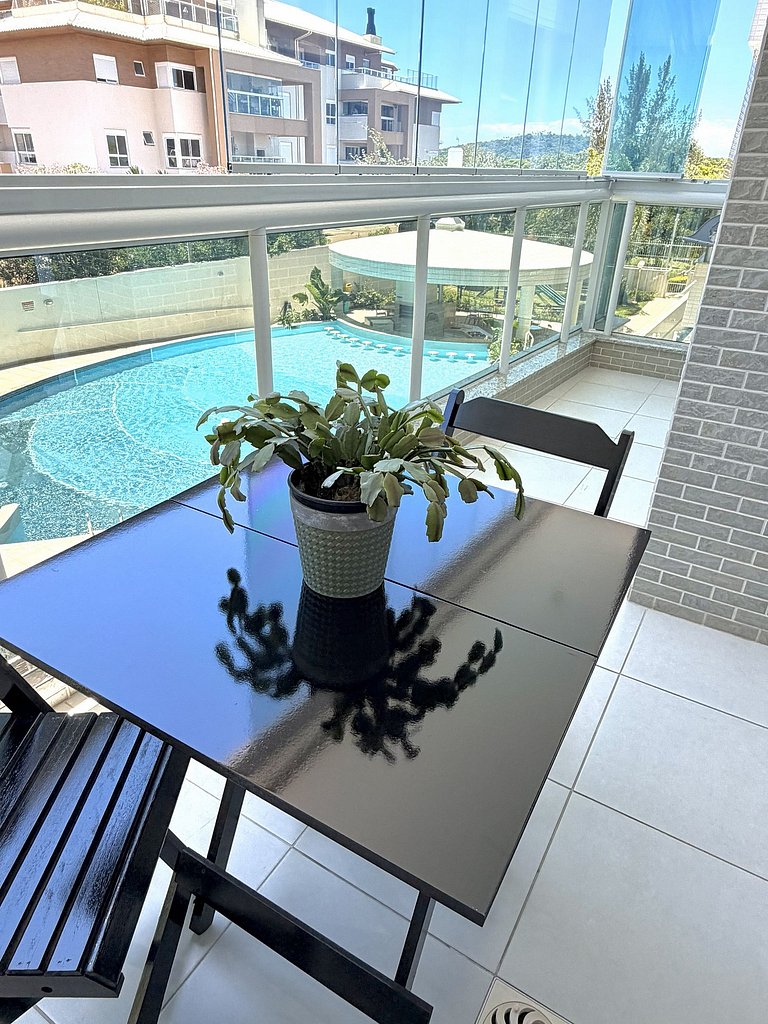 Feet in the Sand: private access to the beach!