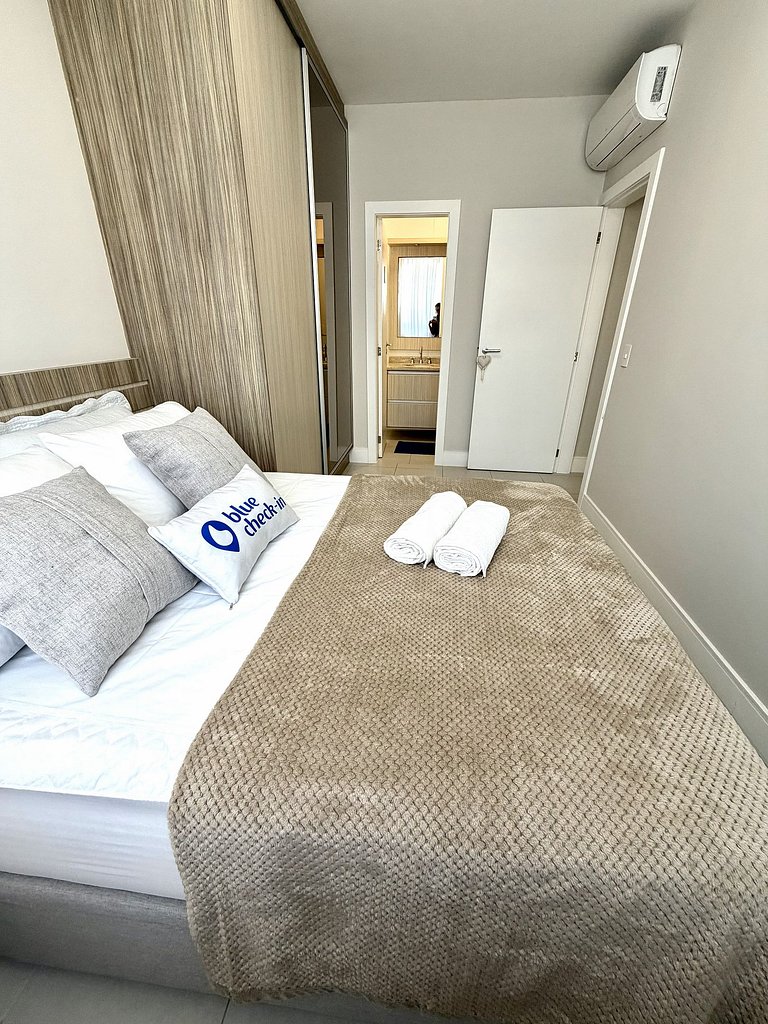 Feet in the Sand: private access to the beach!