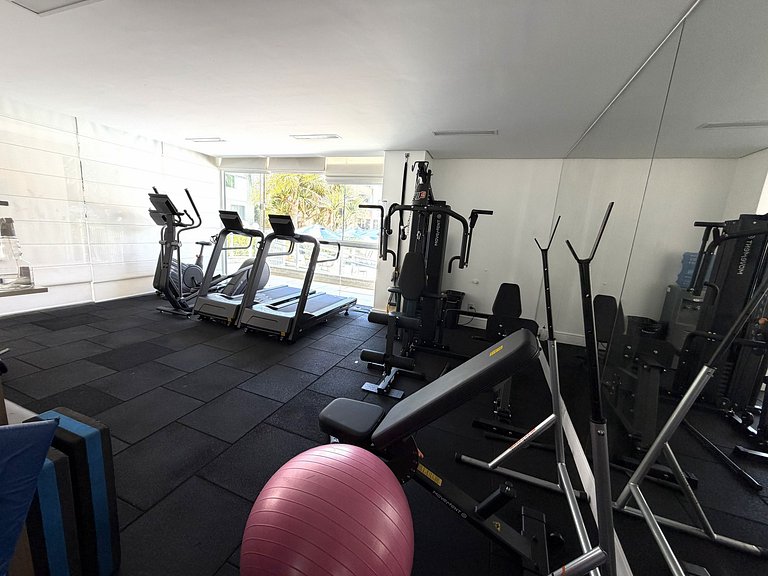 Feet in the Sand: private access to the beach!