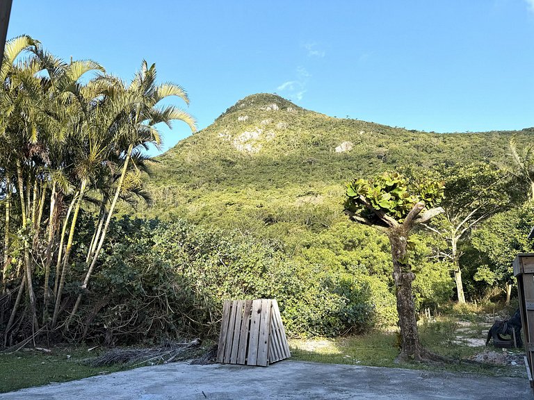 Estudio 1 Praia Armação rodeado de naturaleza y tranquilidad