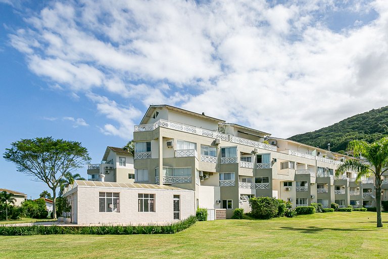 Estudio con pileta cerca de las playas
