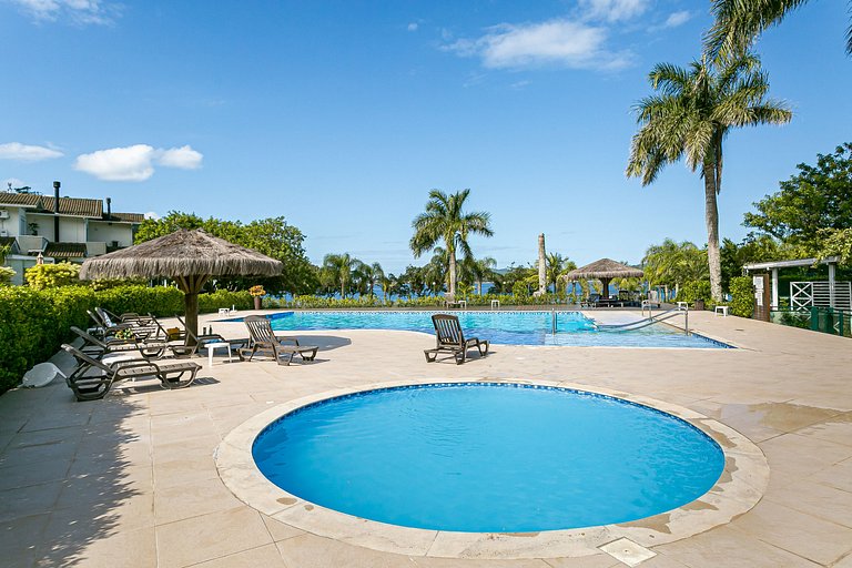 Condomínio resort à beira da lagoa: vista linda