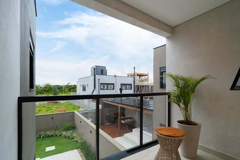 Modern House: 3 Suites | Jacuzzi | 450m from Beach