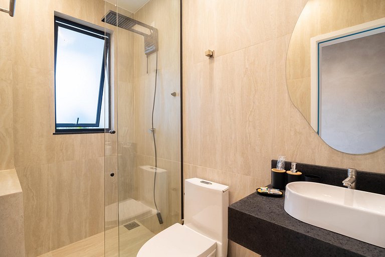 Modern House: 3 Suites | Jacuzzi | 450m from Beach