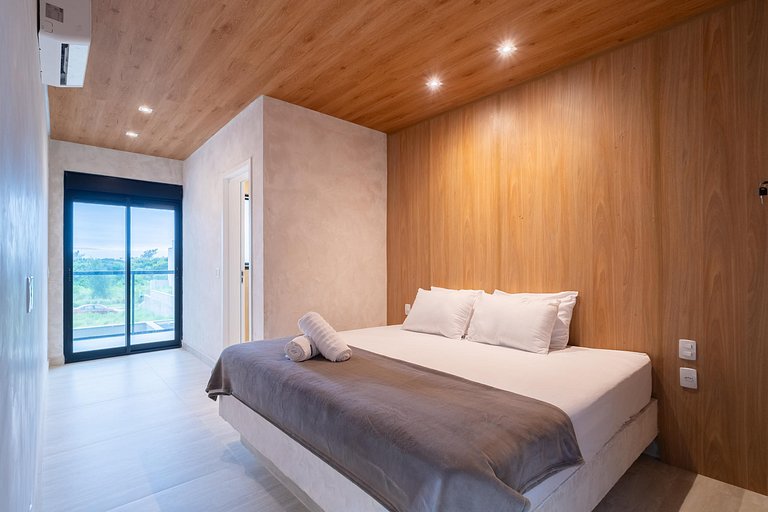 Modern House: 3 Suites | Jacuzzi | 450m from Beach