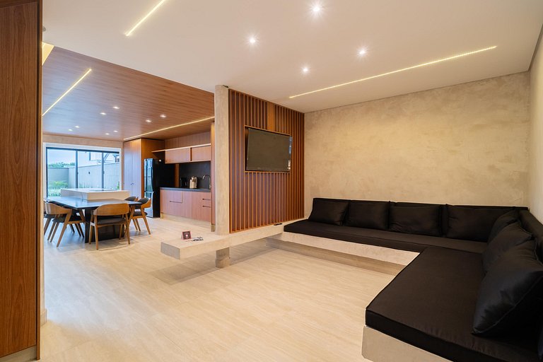 Casa Moderna: 3 Suítes | Jacuzzi | 450m Praia