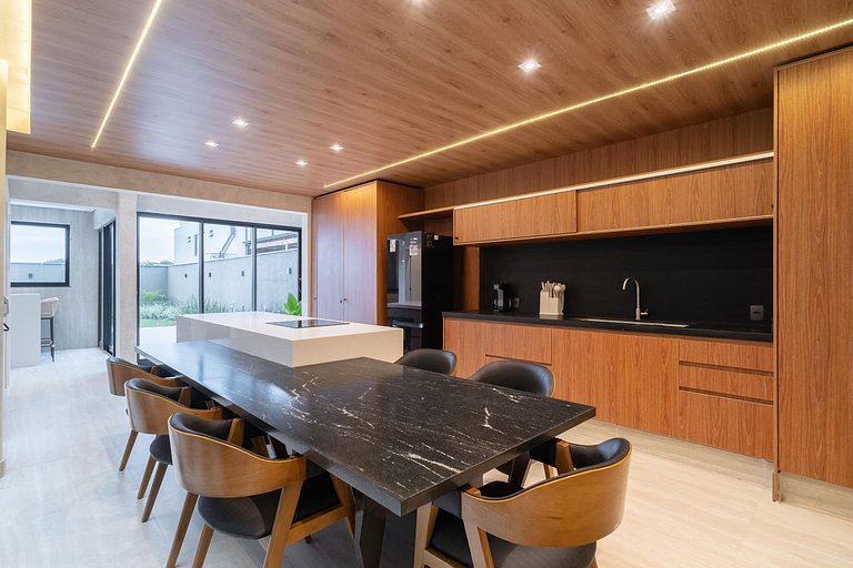 Casa Moderna: 3 Suítes | Jacuzzi | 450m Praia