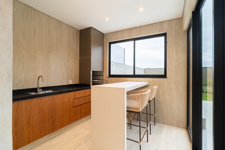 Casa Moderna: 3 Suítes | Jacuzzi | 450m Praia