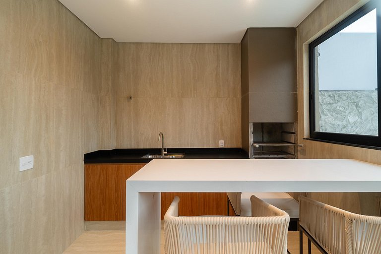 Casa Moderna: 3 Suítes | Jacuzzi | 450m Praia