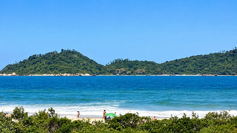 Foot in the Sand: private beach access | fast Wi-Fi